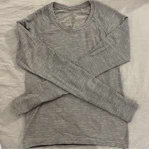 EUC Lululemon swiftly tech long sleeve shirt 2.0 race length, size 6
